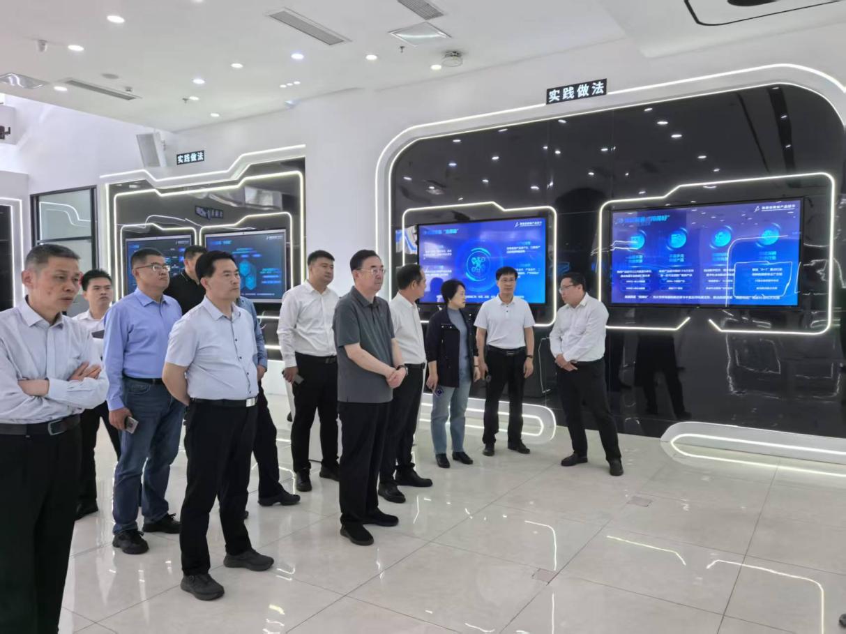 公司領導隨團赴海南考察 助力濰坊打造智慧農(nóng)業(yè)新高地