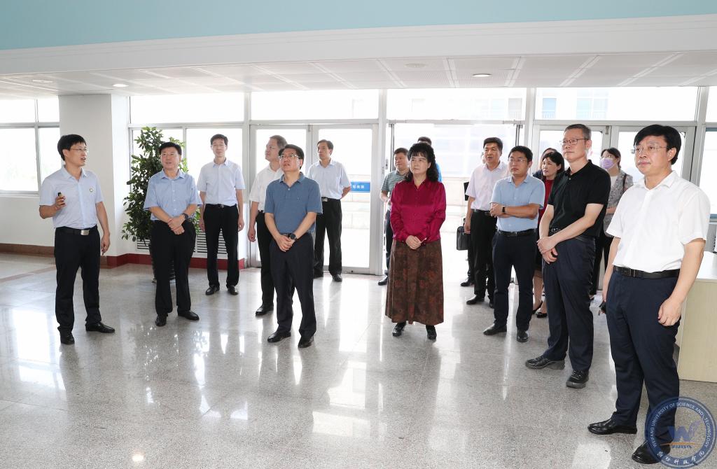 山東省教育廳黨組書記、廳長鄧云鋒一行蒞臨公司調研指導