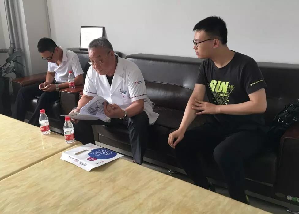 環(huán)球軟件邀請(qǐng)專(zhuān)家坐診為員工提供健康咨詢(xún)